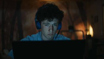 How to Sell Drugs Online (Fast) TV Series: Moritz on his laptop