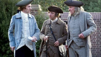 John Adams screenshot 3: Thomas Jefferson, John Adams, and Benjamin Franklin stand together speaking. 