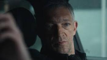 Liaison TV show: Vincent Cassel looks serious, in a car