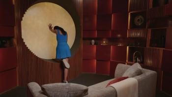 Love is Blind: Japan TV Show: Contestant is leaning into the barrier that separates the pods.