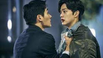 Love Alarm TV show screenshot #2: One man holds another by the lapels