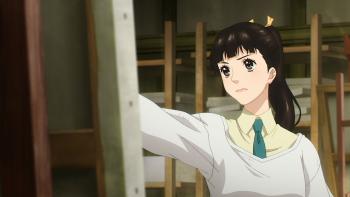 Love Through a Prism TV show screenshot 4: Lili stands an arm's length away from a canvas on an easel, the front turned away. 