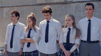 Love 101 TV screenshot 1: Sinan, Eda, Kerem, Isik, and Osman are pictured standing in a row, wearing their school uniforms