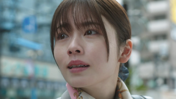 Marry My Husband TV show screenshot 1: Misa Kanbe looks out at the street. 