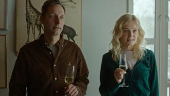 MILF of Norway TV show screenshot 2: Lars and Lene pictured from the waist up, holding glasses of champagne.