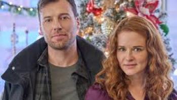 Mistletoe Murders TV show screenshot #3