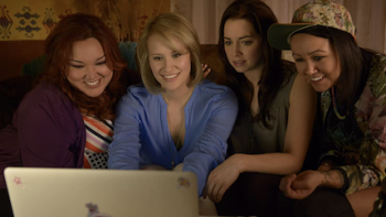 Mohawk Girls TV Show: Caitlin, Zoey, Bailey, and Anna huddle around a laptop looking at an online dating site. 