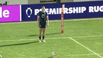 Mud, Sweat and Tears screenshot 3: Player at side of pitch getting ready to kick