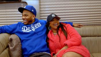 Nelly and Ashanti: the couple snuggles on the couch