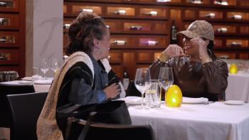 Nelly and Ashanti: Ashanti and her mother/manager at a restaurant