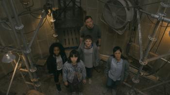 Paper Girls TV Show Screenshot #3