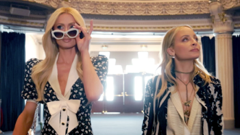 Paris & Nicole: The Encore screenshot 3: Paris and Nicole walk into a theater. 