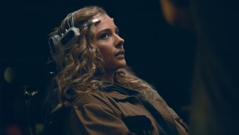 The Peripheral: Moretz in the sim