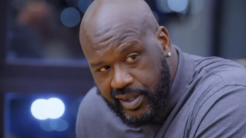 Power Moves with Shaquille O’Neal screenshot 1: Shaquille O'Neal in blue shirt.