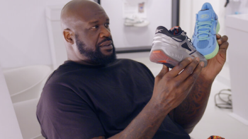 Power Moves with Shaquille O’Neal screenshot 2: Shaquille O'Neal holds up a white sneaker and blue sneaker.