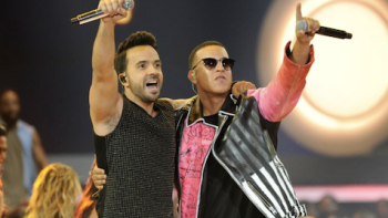 Reggaeton: The Sound that Conquered the World screenshot 3: Luis Fonsi and Daddy Yankee hug and salute audience.