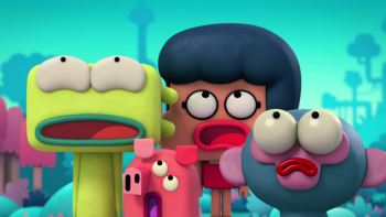 Roger TV: Roger, Fatou and their friends Pig and Monkey look up with surprised faces.