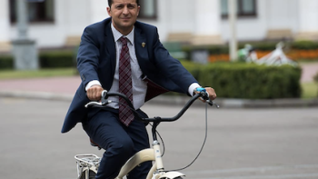 Screenshot Servant of the People TV Show: riding bike to work.