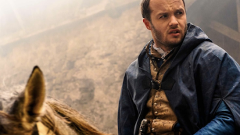 Shardlake screenshot 1: Matthew Shardlake rides a horse. 