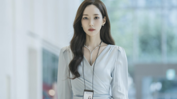 Siren's Kiss TV show screenshot 1: Han Seol-ah wearing silver white and badge around neck.