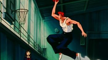 Slam Dunk TV show screenshot 1: Hanamichi jumps up, ball in hand, to attempt to make a slam dunk.