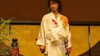 Song of the Samurai TV Show screenshot 3: Serizawa Kamo holds a sword and stares off into the distance with a bored expression on his face