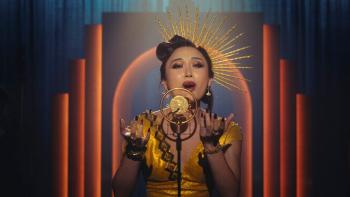 Spider-Noir TV show screenshot 2: Cat Hardy sings a torch song in her own club