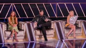 Star Search TV show screenshot: judges sit in chairs
