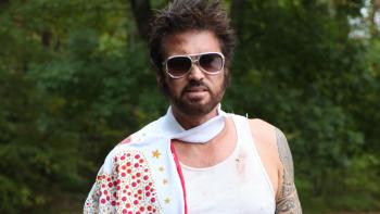 Still the King TV Show: Vernon Brownmule after a mishap