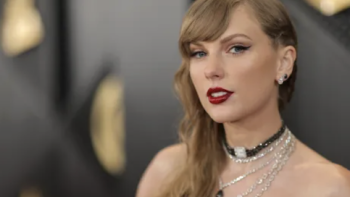 Taylor TV show screenshot 1: Taylor Swift on red carpet wearing lots of necklaces.