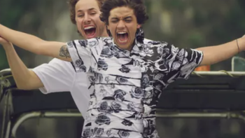 The Worst Trip Around the World TV show screenshot 3: Juanpa Zurita stands screaming behind a screaming Harold Azuara  