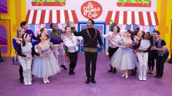 The Wiggles World TV show screenshot 3: Black man dressed in extravagant clothes stand in front of crowd dressed like ballerinas.