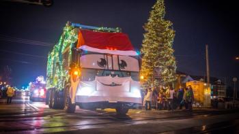 A Trash Truck Christmas Television: Scene 2