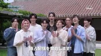 Traveling with Snow Man TV show screenshot #2: the band stands outside, looking enthusiastic