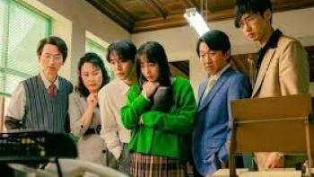 Typhoon Family TV show screenshot #1: Six Korean adults looks down at something