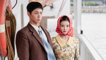 When Life Gives You Tangerines TV show screenshot: 19-year-old male and female Koreans wearing 1960's clothing stand side-by-side on a ship.