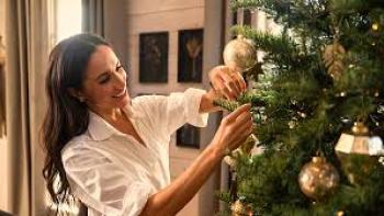 With Love, Meghan Holiday Celebration TV show screenshot #1: Meghan decorates a tree