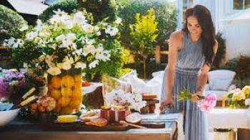With Love, Meghan TV show screenshot #2: Meghan sets an outdoor table